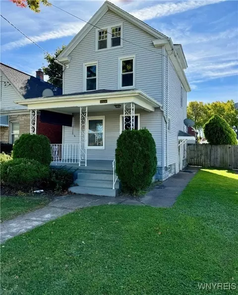 2243 Independence Ave, Niagara Falls, NY 14301