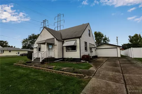 952 Pioneer Dr, North Tonawanda, NY 14120