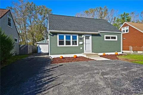 188 Lyndale Ct, West Seneca, NY 14224
