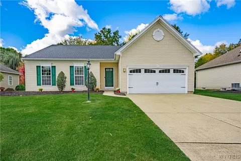 4324 Riverwalk Dr S, Lewiston, NY 14092