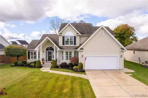 7242 Katie Dr, Wheatfield, NY 14120