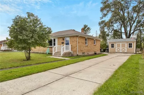 176 Fieldcrest Ct, West Seneca, NY 14224