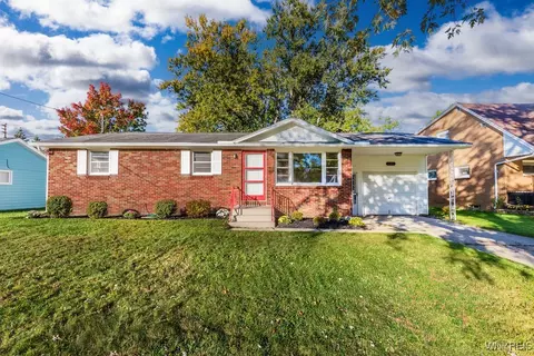 126 Sunnyside Dr, West Seneca, NY 14224