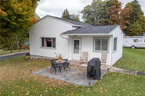 6727 E Lake Rd, Castile, NY 14427