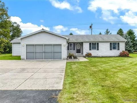 5310 Elm Dr, Lewiston, NY 14092
