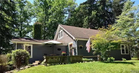 35 Winspear Rd, West Seneca, NY 14224