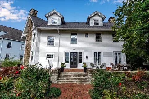48 Colonial Cir, Buffalo, NY 14213