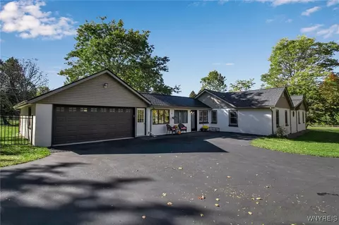 246 Cook Rd, Aurora, NY 14052