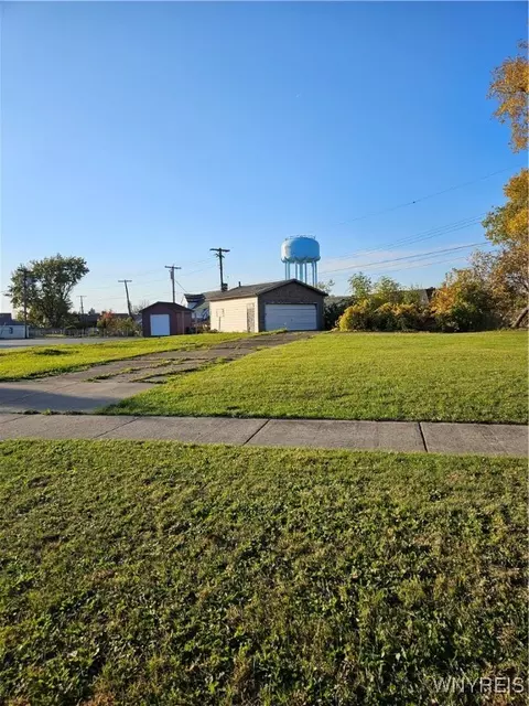 822 Sheridan Dr, Tonawanda, NY 14150