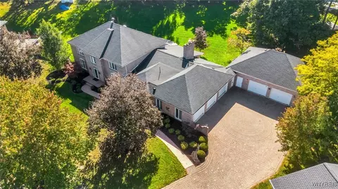 77 Hillview Ter, West Seneca, NY 14224