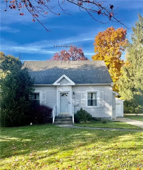 28 Brendel Ave, Hamburg, NY 14075