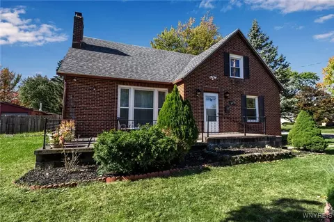 375 Beattie Ave, Lockport, NY 14094