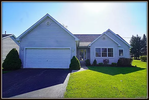 157 Brunck Rd, Lancaster, NY 14086