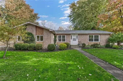 223 Cottonwood Dr, Amherst, NY 14221