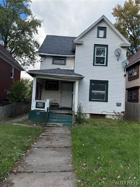2218 Pierce Ave, Niagara Falls, NY 14301