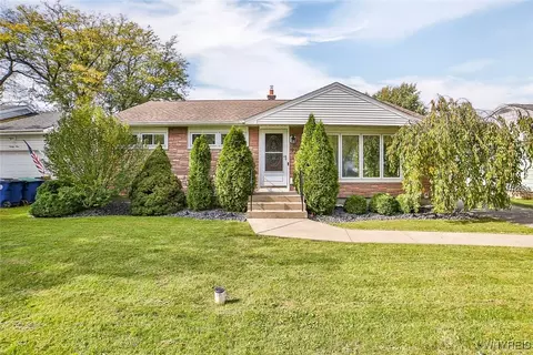 93 Imperial Dr, Amherst, NY 14226