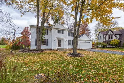 30 Redbud Ct, East Amherst, NY 14051
