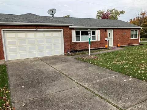105 Campus Dr N, Amherst, NY 14226