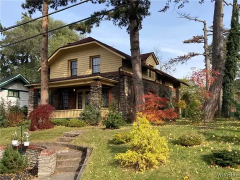 53 Park Pl, Lockport, NY 14094
