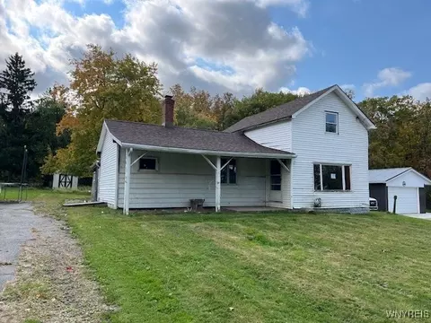 6229 Seufert Rd, Orchard Park, NY 14127