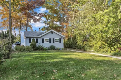1727 Harrison Ln, Porter, NY 14174