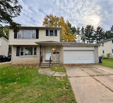 93 Sunshine Dr, Amherst, NY 14228