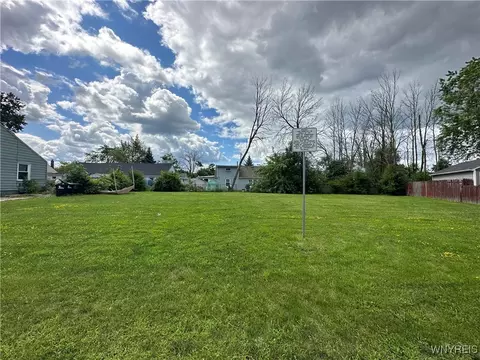 30 Alcott Ct, Tonawanda, NY 14150