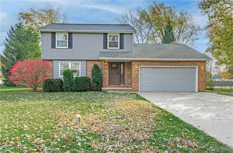 5151 Bronson Dr, Lewiston, NY 14092
