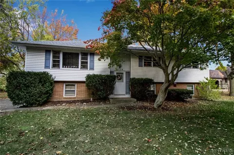 6724 Bear Ridge Rd, Pendleton, NY 14094
