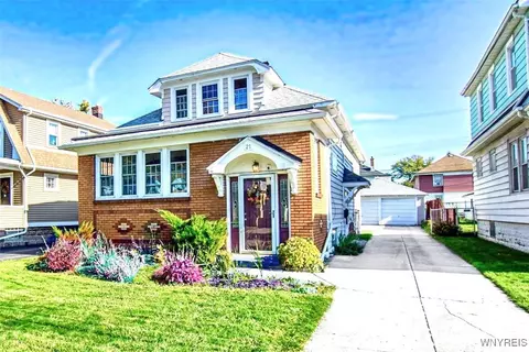 21 Chamberlin Dr, West Seneca, NY 14224