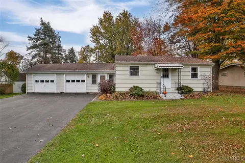 290 Maple Rd, Pembroke, NY 14036