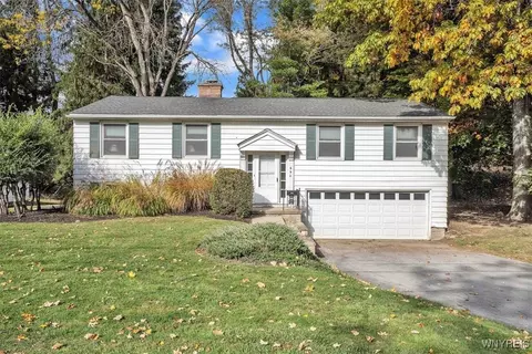 690 Girard Ave, Aurora, NY 14052