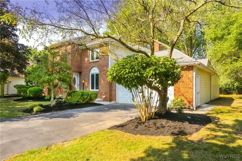 44 Valley Brook Ln, East Amherst, NY 14051