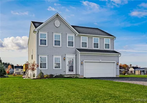 4984 Devonshire Ln, Pendleton, NY 14094