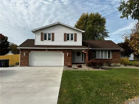 4740 Creek Rd, Lewiston, NY 14092