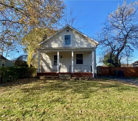 678 59th St, Niagara Falls, NY 14304