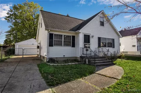 67 Lyndale Ct, West Seneca, NY 14224