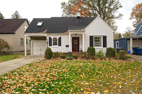 16 Harwood Dr, Amherst, NY 14226