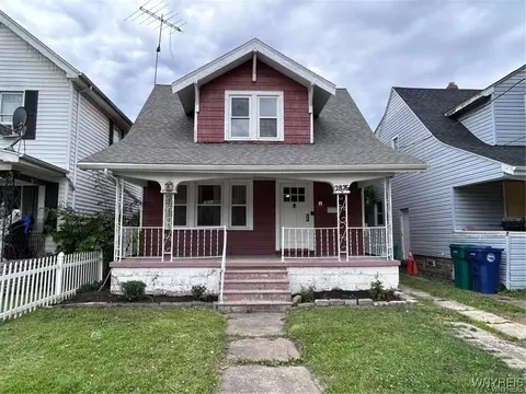 2876 Mckoon Ave, Niagara Falls, NY 14305