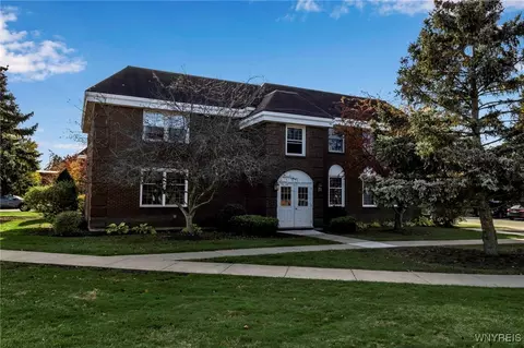 20 Bristol Dr #B, Amherst, NY 14228