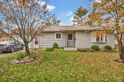 137 Thistle Lea, Amherst, NY 14221