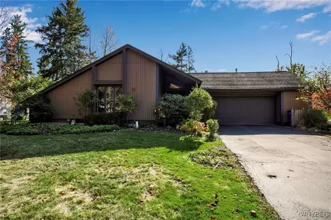 328 Bramblewood Ln, East Amherst, NY 14051