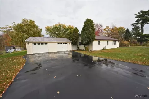 720 Bennett Rd, Evans, NY 14006 photo 1