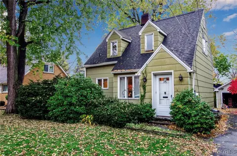 15 Villa Pl, Lancaster, NY 14086