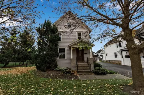 75 S Main St, Royalton, NY 14105