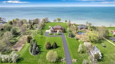 541 Lake Rd, Porter, NY 14174