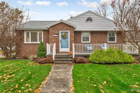 27 Eastwood Dr, West Seneca, NY 14224