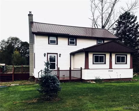 7536 Ridge Rd, Hartland, NY 14067