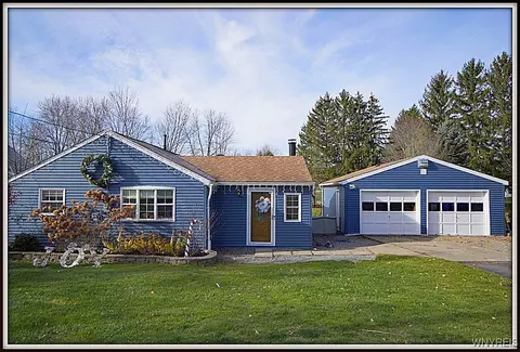 6270 Bear Ridge Rd, Pendleton, NY 14094