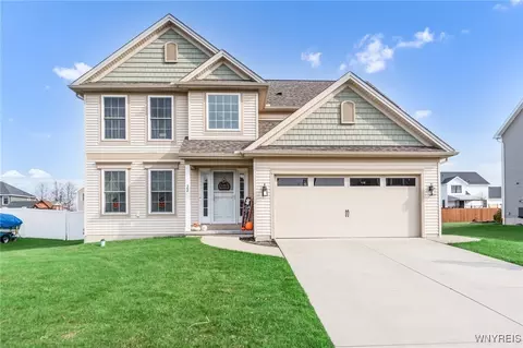 22 Clearview Dr, West Seneca, NY 14224